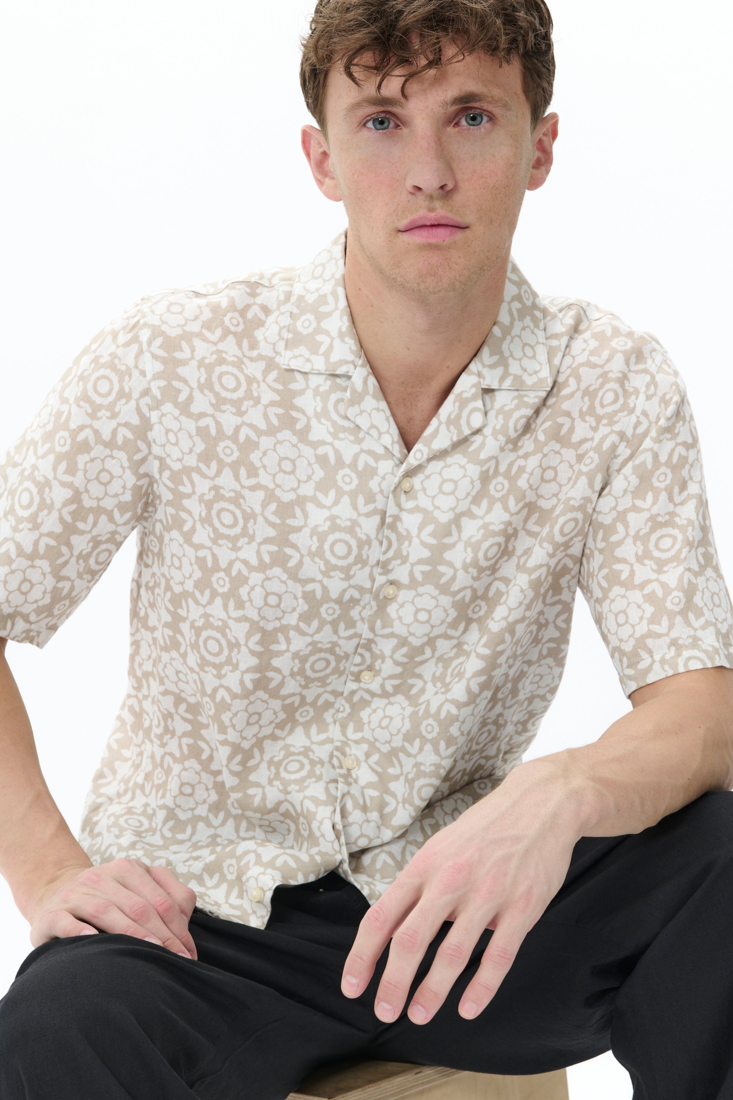 MaKlampo SS Linen Shirt in Plaza Taupe