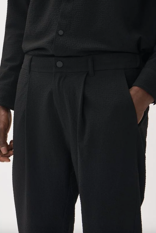 MaHart Pant in Black Seersucker