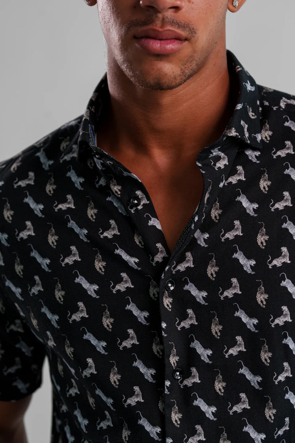 Short Sleeve Woven Shirt in Big Cat