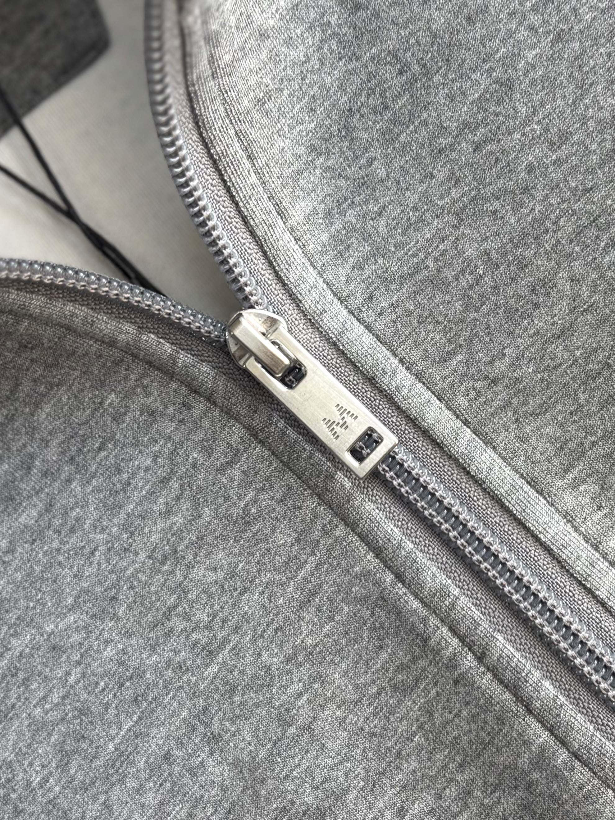 MAkade Pullover in Grey