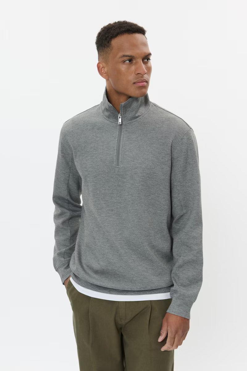 MAkade Pullover in Grey
